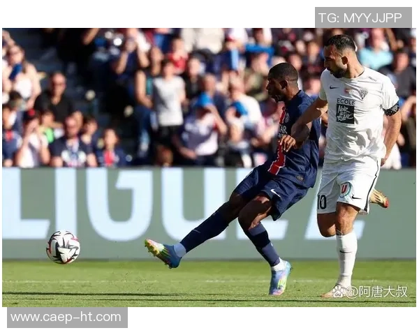 西甲精彩对决巴黎圣日耳曼以3-0战胜利物浦神扑瞬间引发全场沸腾